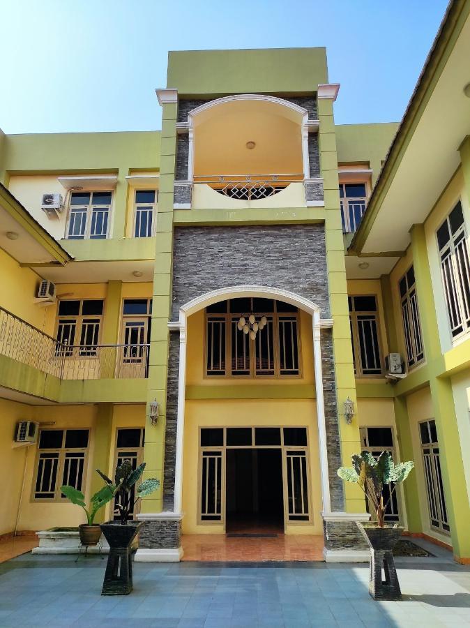 Hotel Randik Sekayu Buitenkant foto